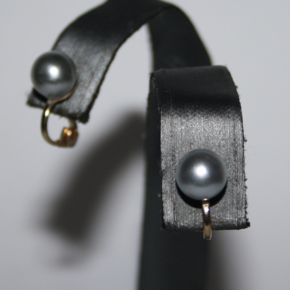 Vintage Jewelry - Stunning vintage gray pearl gold earrings
